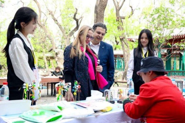 中鼎策略 2025年海棠花荟暨海棠诗会活动在京举行