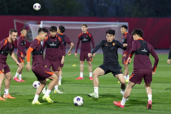 九龙证券配资 国足选帅起波澜，45岁土帅成热门，记者公开炮轰：竞聘是作秀？